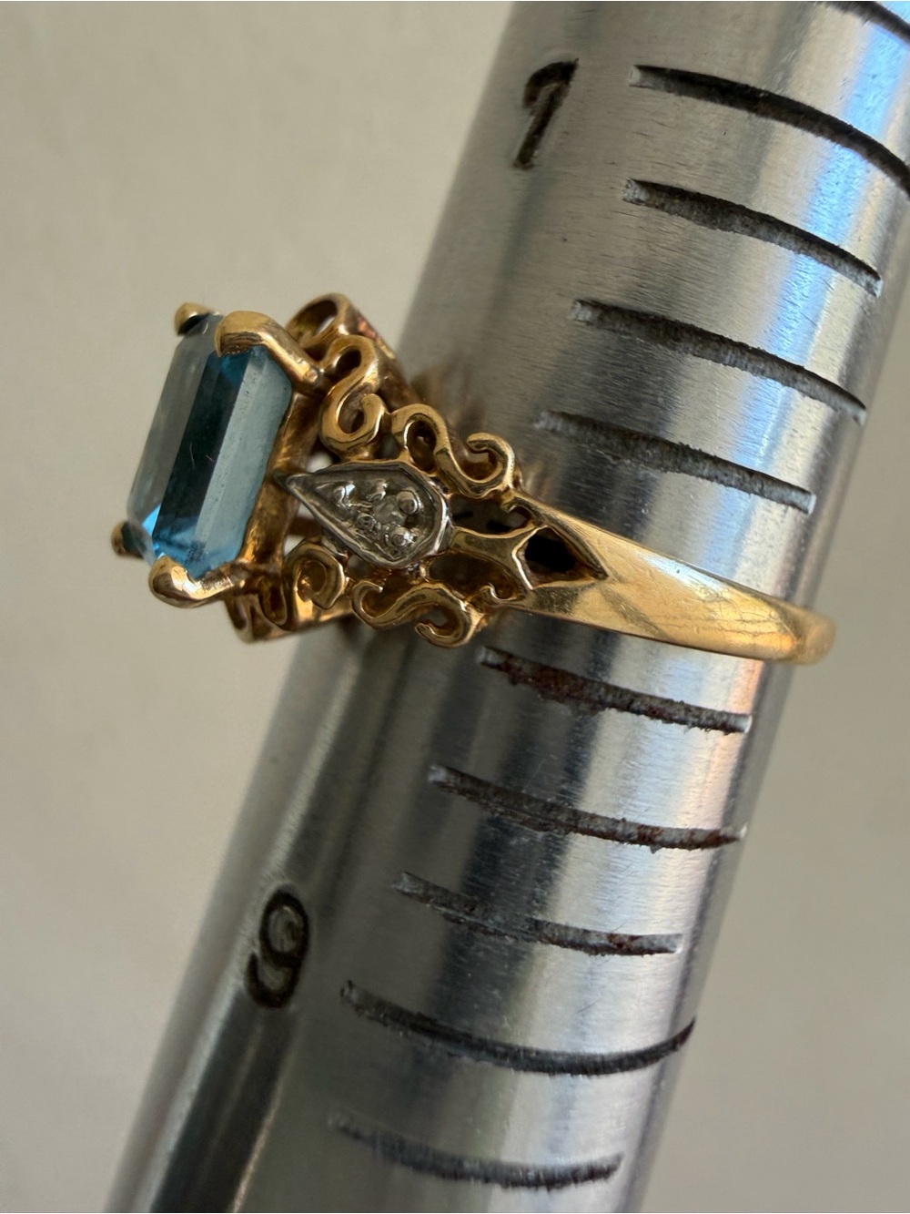 Vintage 10k yellow gold blue topaz ring w/ diamond accents